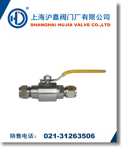 �������y